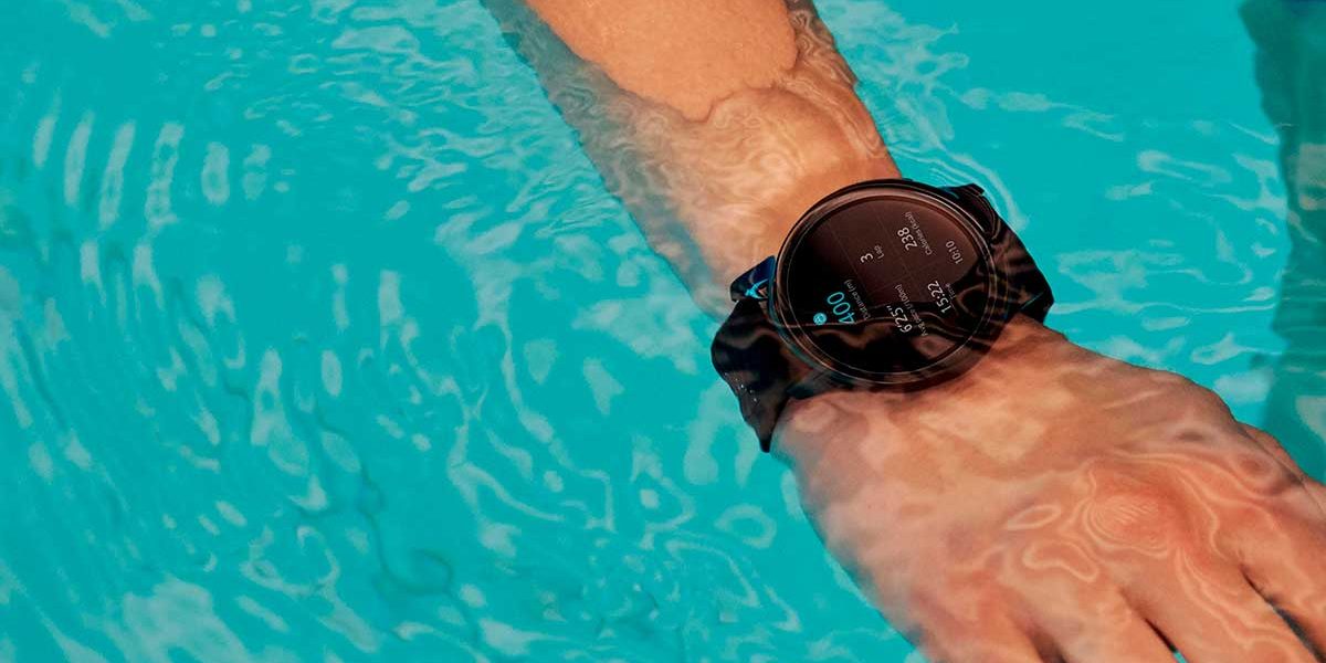Reloj OnePlus Watch Cobalt Limited Edition.